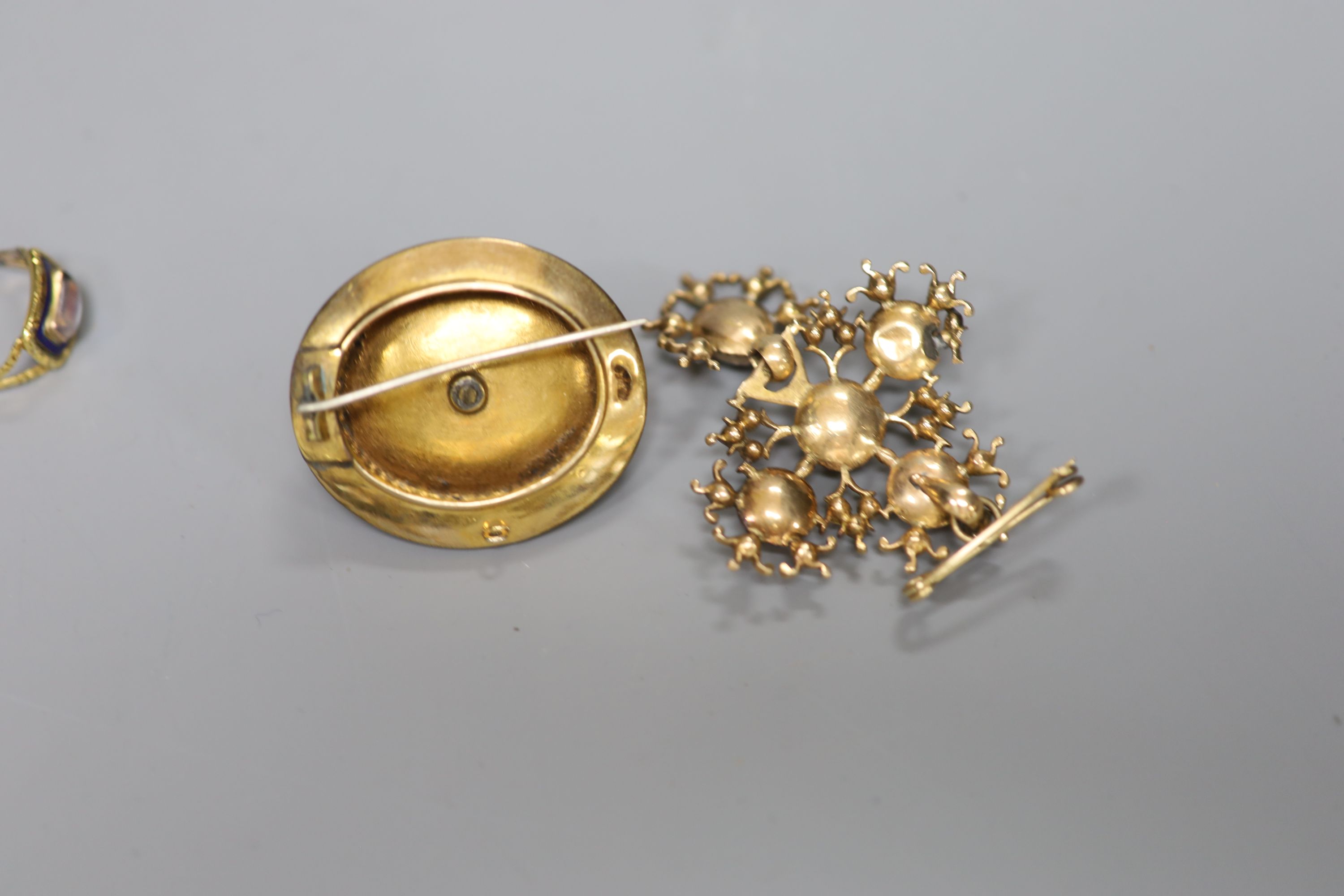 A Georgian yellow metal, enamel and moonstone set mourning ring, pendant and brooch